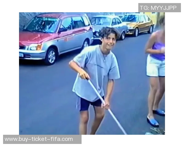 天下足球主持人揭秘了解这位足球节目背后的魅力人物 天下足球主持人揭秘了解这位足球节目背后的魅力人物